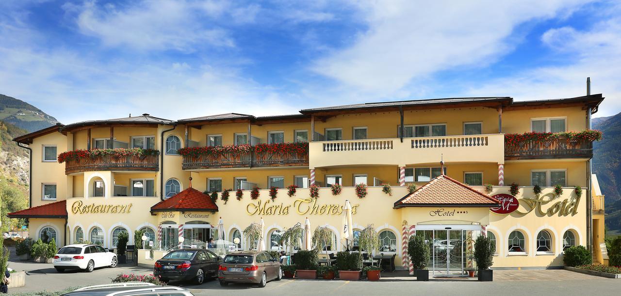 Hotel Maria Theresia Schlanders Exterior foto