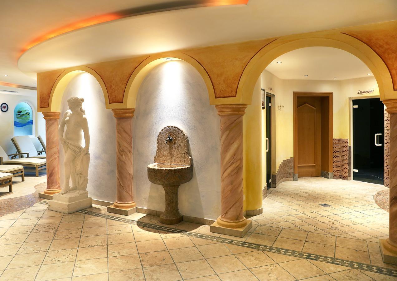 Hotel Maria Theresia Schlanders Exterior foto