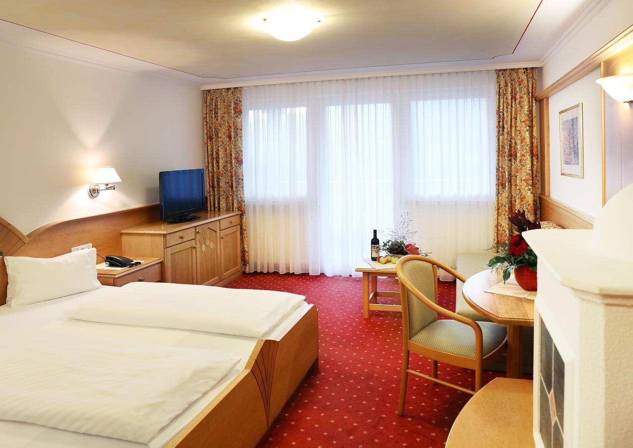 Hotel Maria Theresia Schlanders Exterior foto