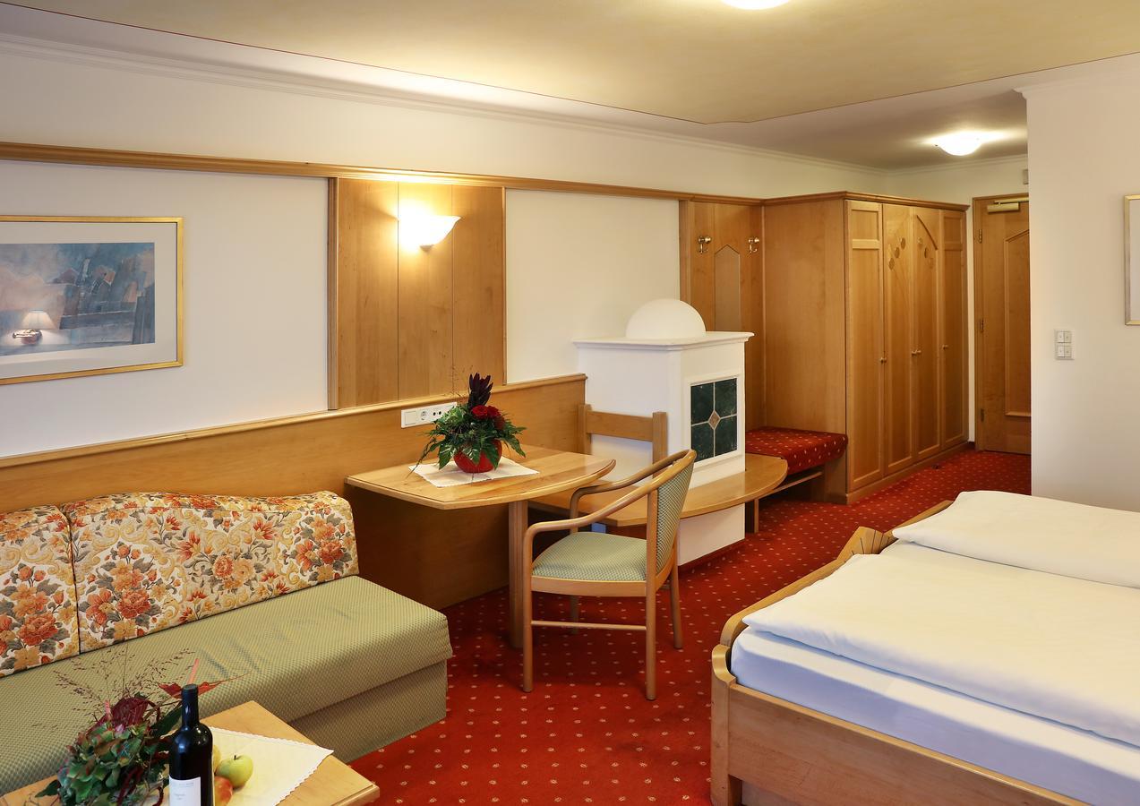 Hotel Maria Theresia Schlanders Exterior foto