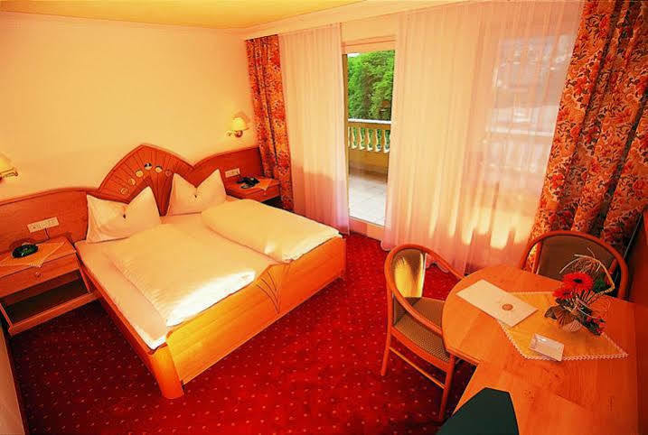 Hotel Maria Theresia Schlanders Exterior foto